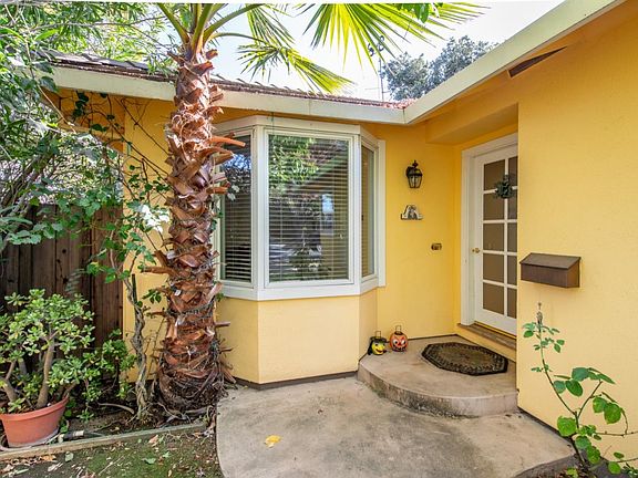 3rd image of 4832 Kingbrook Dr