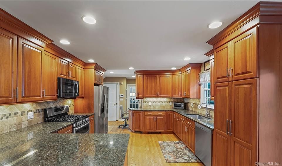 290 Deerfield Dr, Stratford, CT 06614 MLS 170582094 Zillow