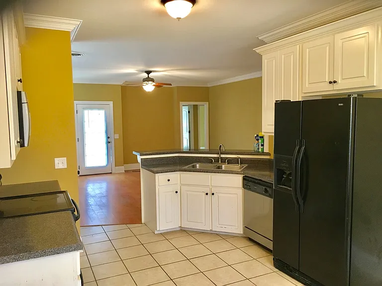 233 Forest Glen Dr — Photo 6