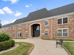 2101 Chateau Ct APT 201F, Grafton, WI 53024
