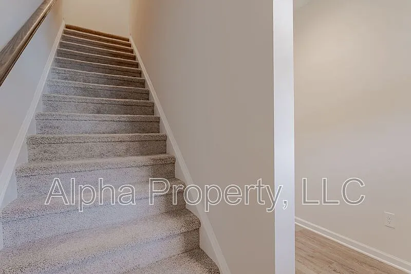 3 bed, 2.5 bath, 1662 sqft, $1,800 — Photo 3