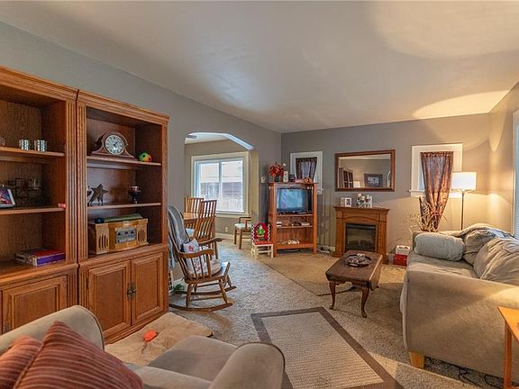 2nd image of 370 Sullivan Ave