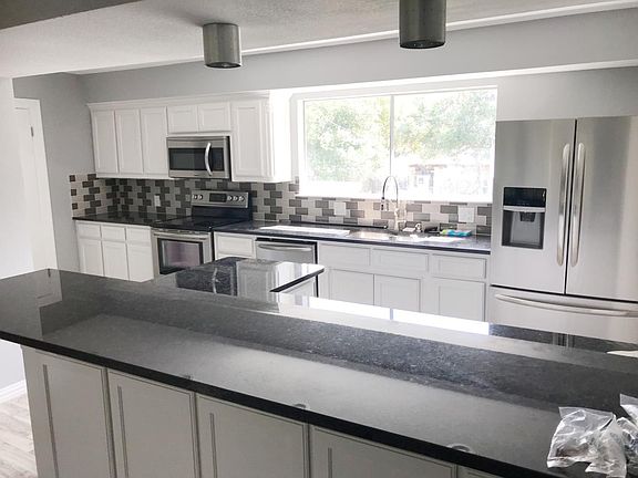 3rd image of 3910 Crescent Dr