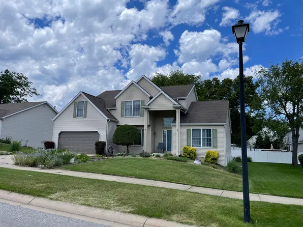2321 Oakwood Park Dr, South Bend, IN 46628