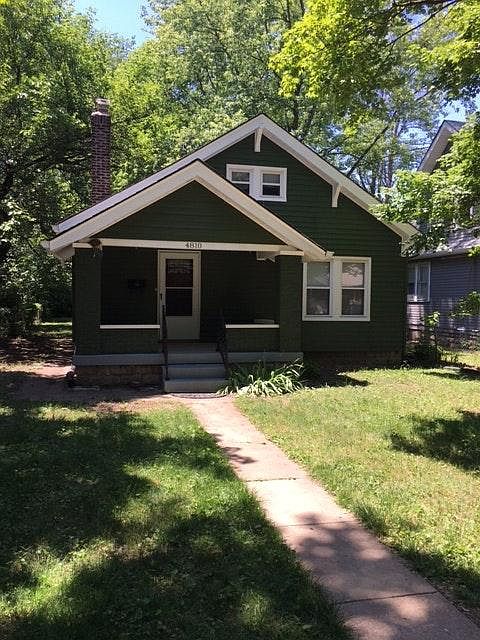 Front Exterior and yard