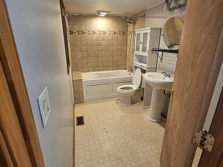 1012 W Elm Arc — Photo 9