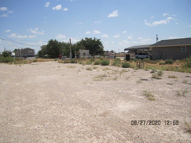 2nd image of 211 S Pyote Ave