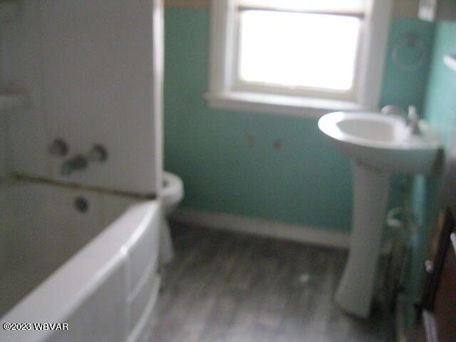 2nd image of 925-927 High St