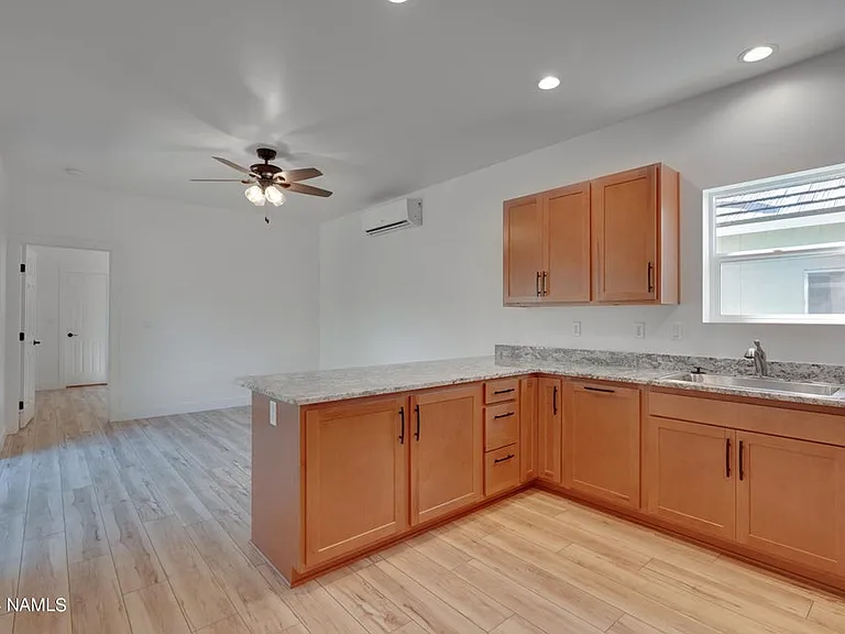 324 S 5th St — Photo 5