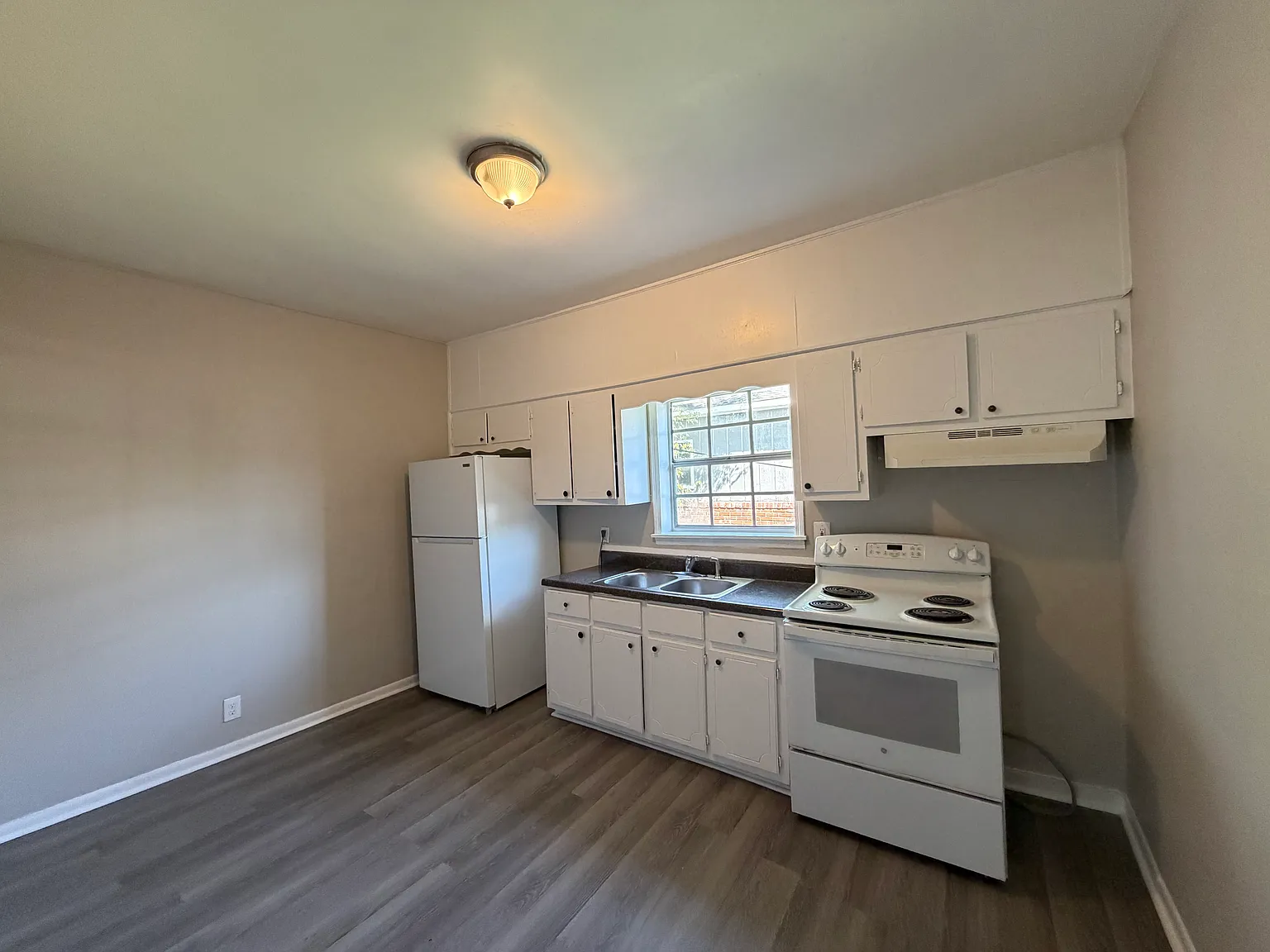 3 bed, 1200 sqft, $1,200 — Photo 3