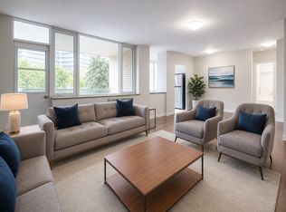 130 Rosedale Valley Rd, Toronto, ON M4W1P9