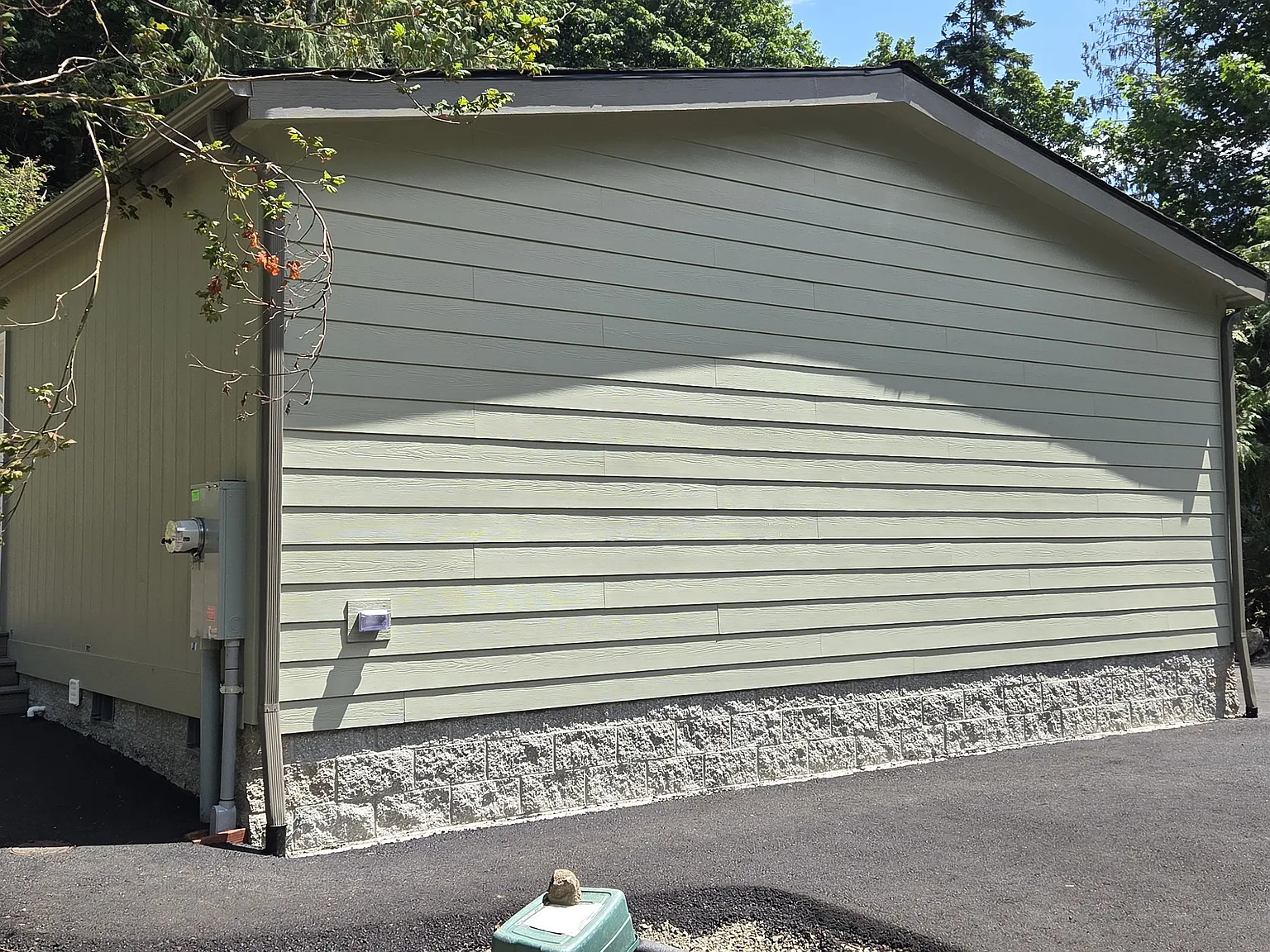 3 bed, 1280 sqft, $2,000 — Photo 2