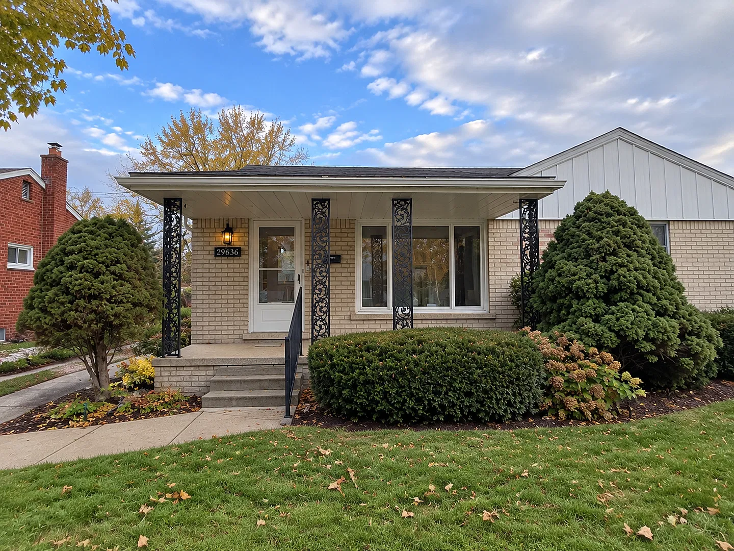 Beautiful 3-Bedroom Ranch with Fenced Yard & 2-Car Garage in Livonia! — Photo 2