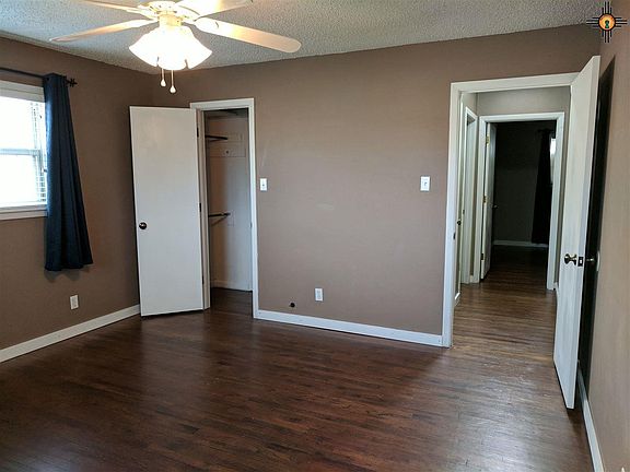 2nd image of 825 W Plains Ave