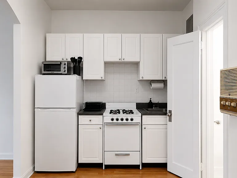 1293 1st Ave #5 — Photo 8