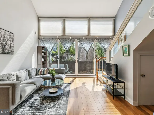 267 S 4th St #B, Philadelphia, PA 19106