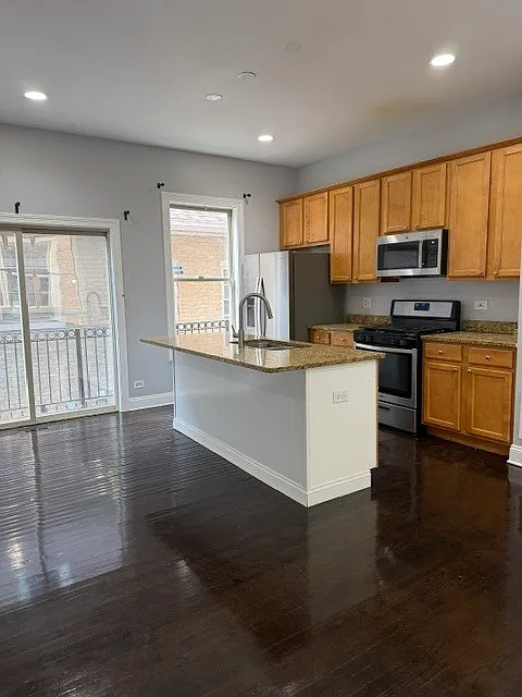 3 bed, 3.5 bath, 1895 sqft, $3,000 — Photo 4