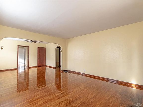 4th image of 129 Shoop Ave