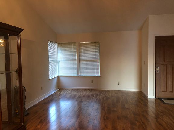4th image of 243 Ballindine Dr
