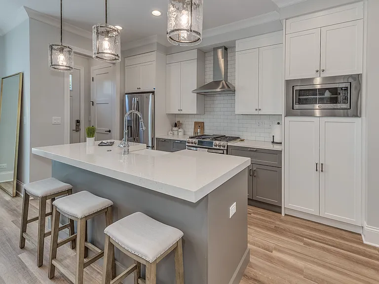 Eldridge Townhome Rentals — Photo 7