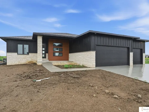 8921 Dragonfly Ln, Lincoln, NE 68526