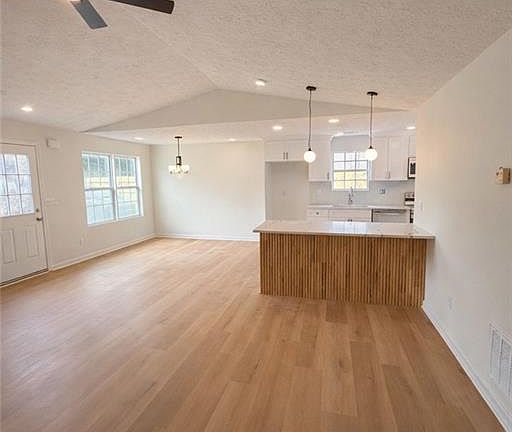 3rd image of 185 Wilson Rd