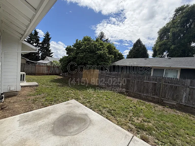 1246 Hughes St — Photo 21