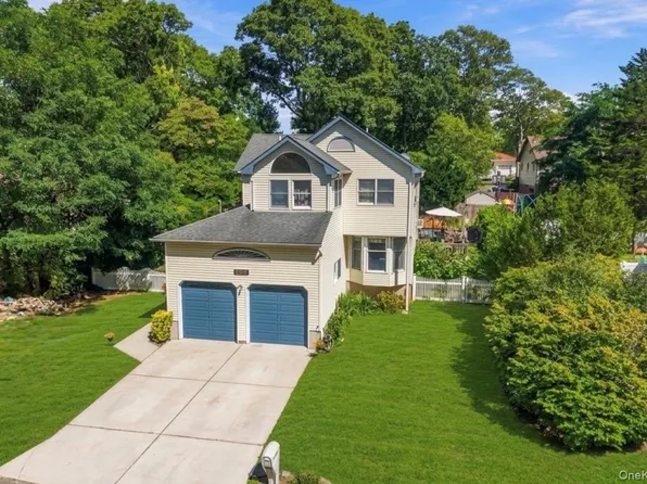 277 Smith Road, Shirley, NY 11967