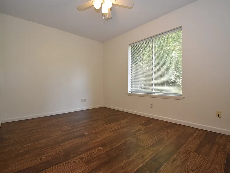 809 Saratoga St — Photo 9