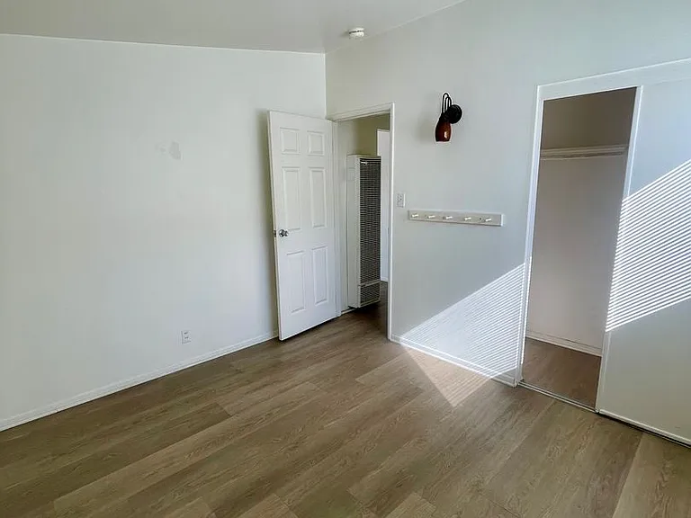 1127 Dover Ln — Photo 10