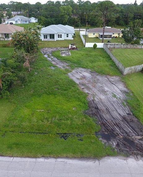 2nd image of 682 SE Starfish Avenue