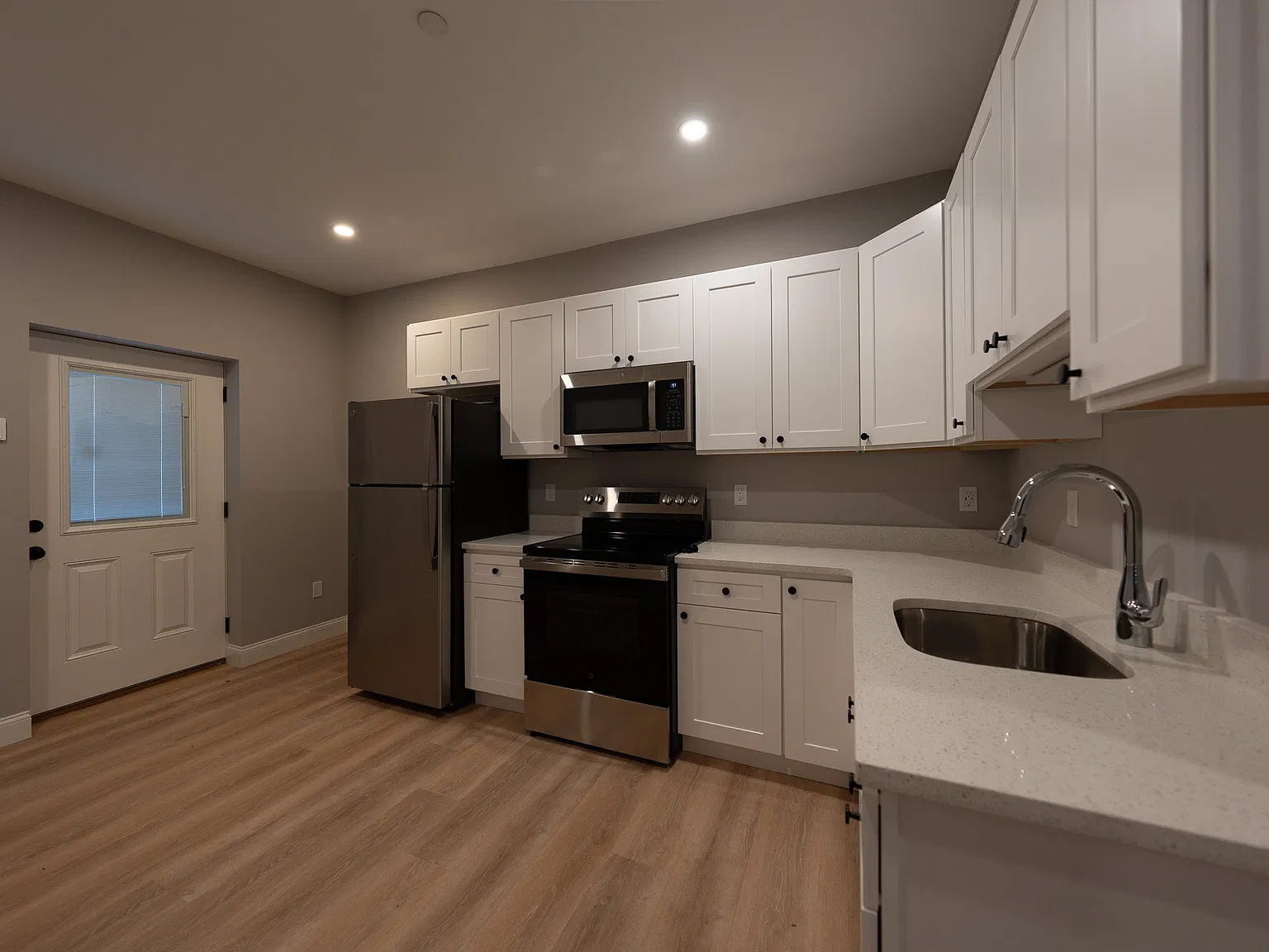 1 bed, $2,300 — Photo 3