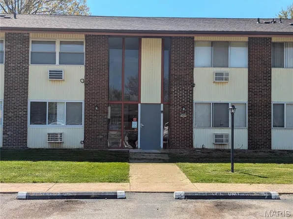 7499 Hazelcrest Dr APT F, Hazelwood, MO 63042