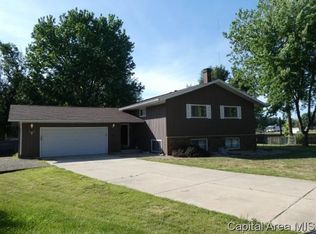35 Mueller Ct, Riverton, IL 62561