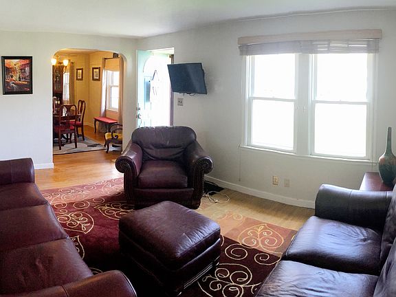 3rd image of 418 Lamarck Dr