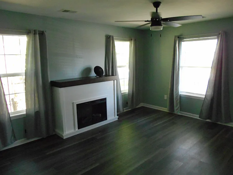 707 Holland Ave — Photo 4