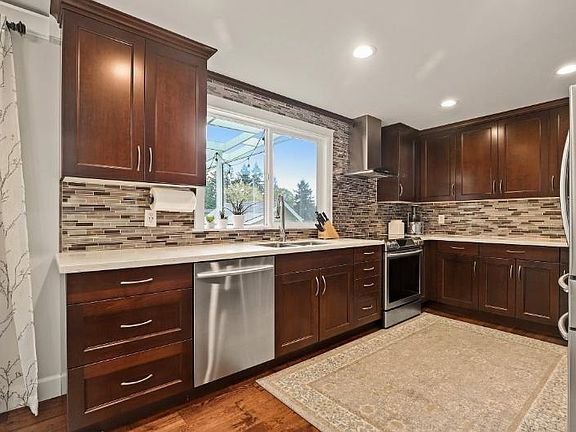 Main Level - Kitchen