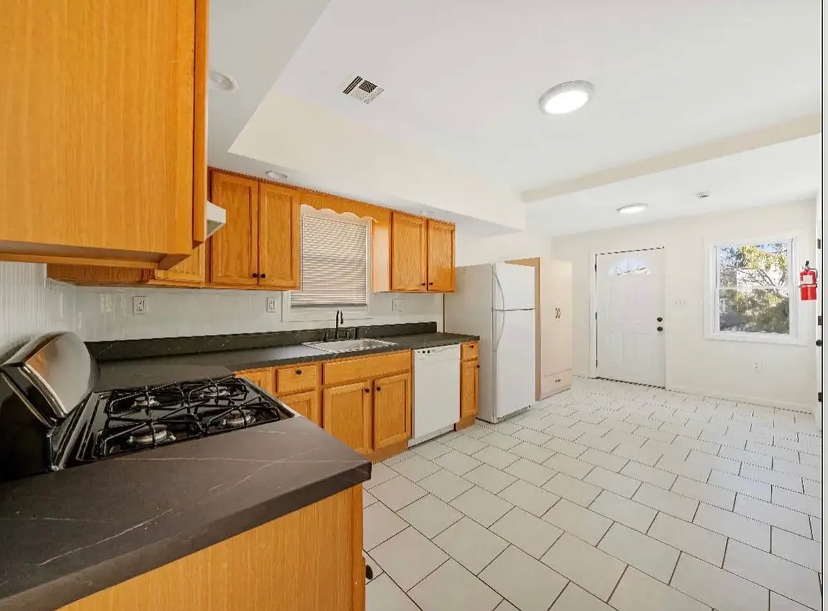 Building Photo - 455-457 W End Ave #2