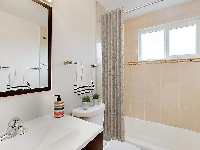 15 N Washington St — Photo 5