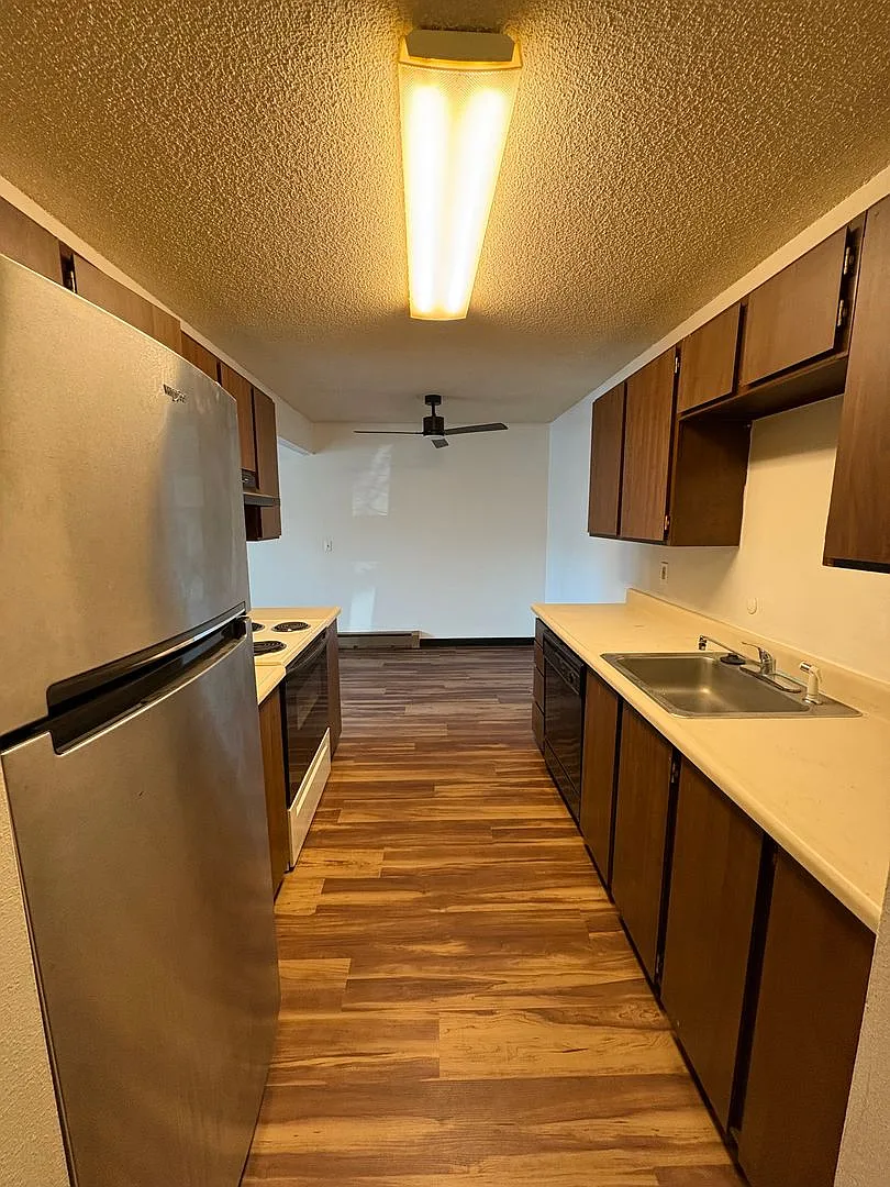Golden Sands Apartments - Woodard Properties LLC — Photo 2