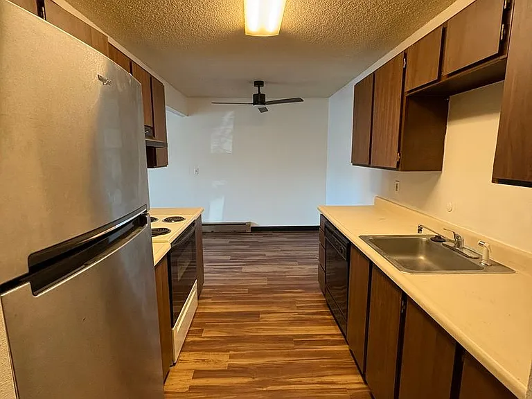 230 W Broadway St — Photo 2