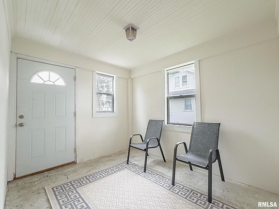 3rd image of 570 Lawrence Ave