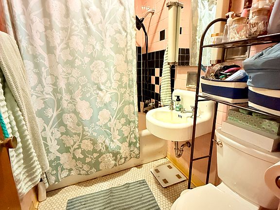 4th image of 2931 W Belmont Ave #1