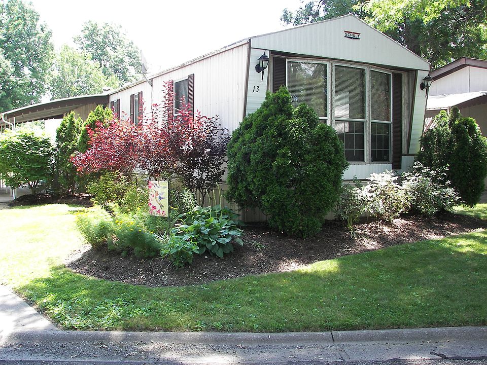 1st image of 13 Aurora Dr #13