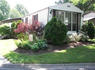 13 Aurora Dr #13, Olmsted Falls, OH 44138