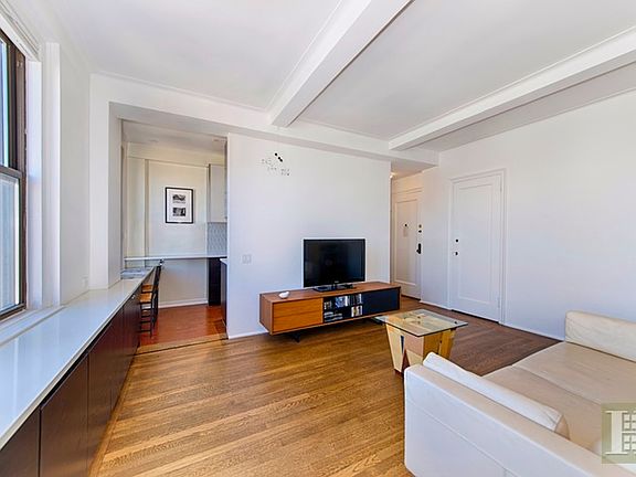 3rd image of 50 W 106th St APT 11B