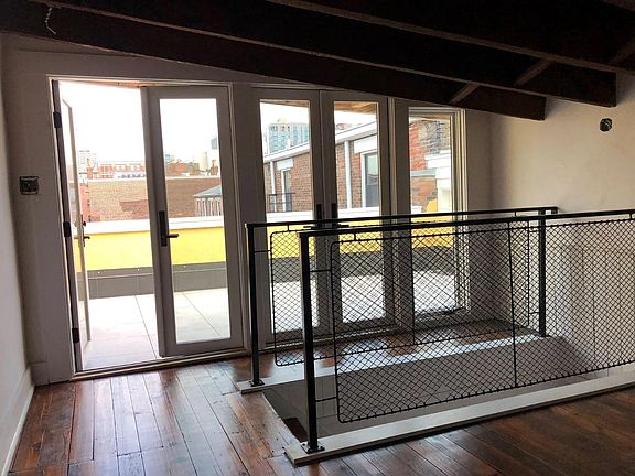 4th image of 207 Woodward St