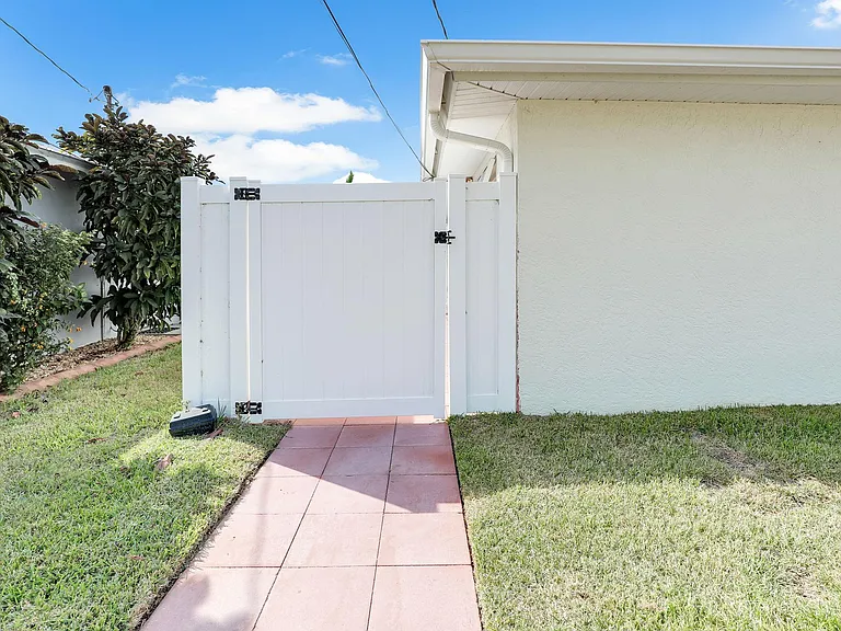 3652 SE 5th Ct — Photo 25
