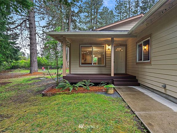 2nd image of 16705 Wanda Ct SE