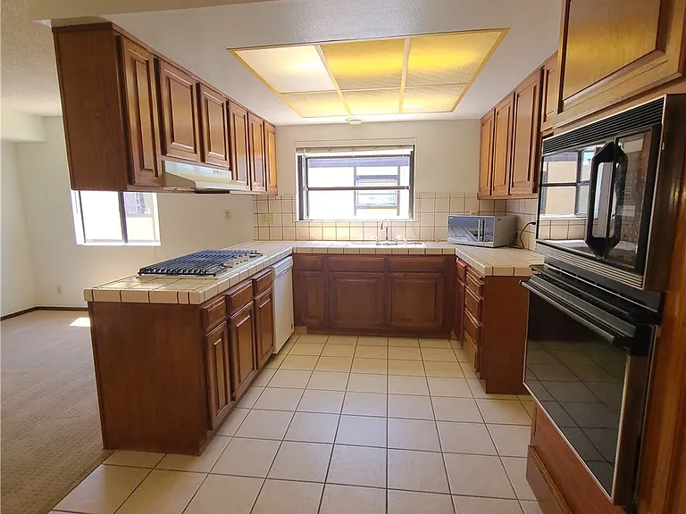 881 W Huntington Dr #G — Photo 9